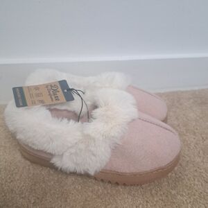 Dearfoams Slippers in Pink and Cream